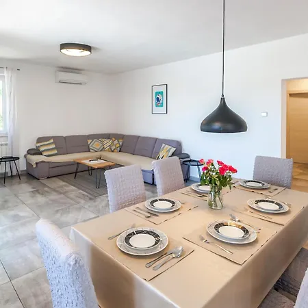 Villa House Gortan - With Heated Pool Near Pula Istria - Ferienhaus Istrien *