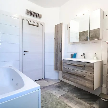 Gortan - Pool House For 7 Guests Near Pula Istria - Istrien Villa